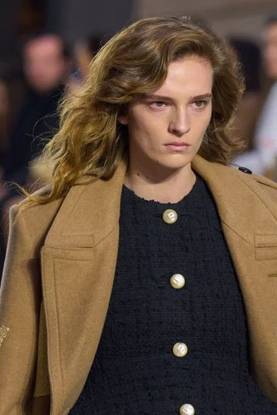 Look 27